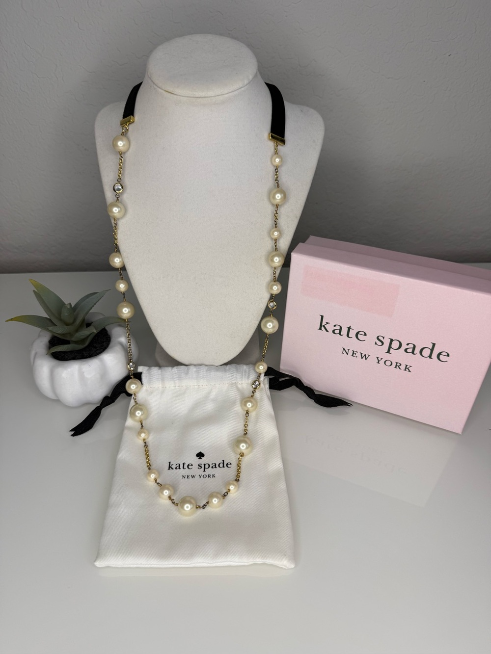NWT Kate Spade  Girls in Pearls Necklace 40" with dust bag and gift box!
